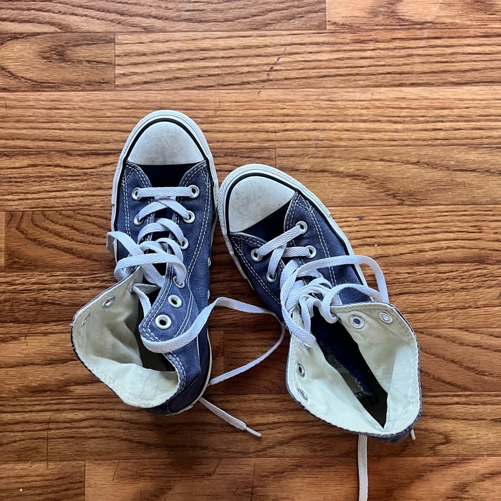Converse Chuck Taylor All Star— sz 8 women’s— navy